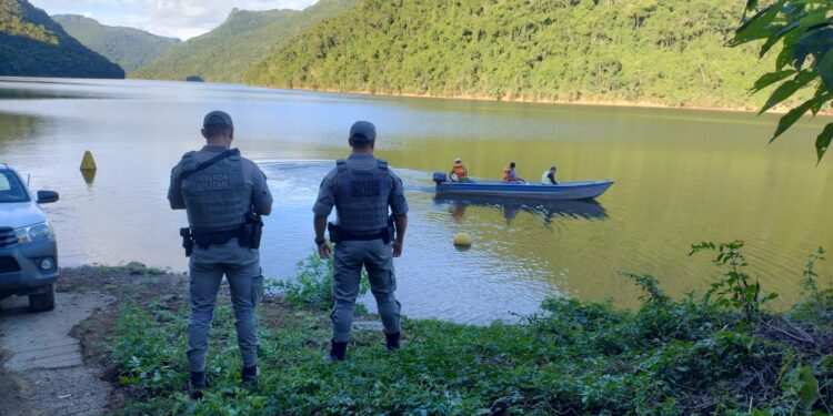 Corpo é Encontrado Boiando Próximo à Barragem de Nova Roma do Sul