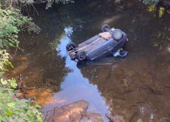 Mulher sobrevive a queda de ponte com veículo em Serafina Corrêa