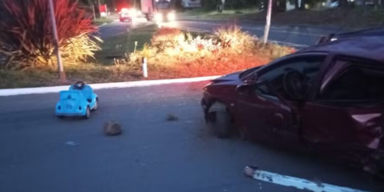 Crianças são arremessadas para fora de carro após acidente em Veranópolis