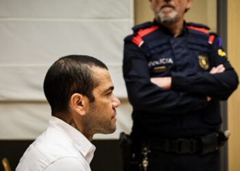 Duas mulheres acusam Daniel Alves de apalpá-las na mesma noite em que o ex-jogador teria cometido estupro em Barcelona