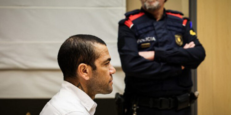 Duas mulheres acusam Daniel Alves de apalpá-las na mesma noite em que o ex-jogador teria cometido estupro em Barcelona