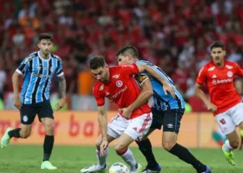 Inter vence o Grêmio por 3 a 2 no Beira-Rio e mantém a liderança do Campeonato Gaúcho