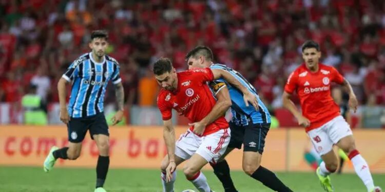 Inter vence o Grêmio por 3 a 2 no Beira-Rio e mantém a liderança do Campeonato Gaúcho