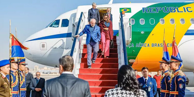 Lula chega ao Cairo para discutir guerra e assinar acordo de bioenergia
