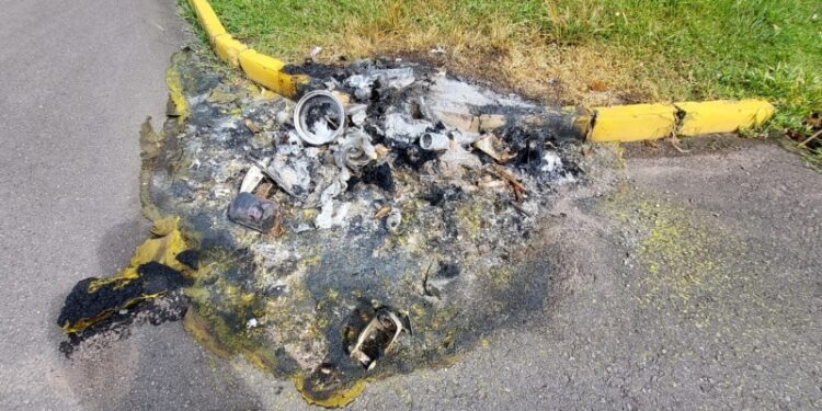 Vandalismo em Nova Pádua: Containers de Lixo São Alvos de Ataques