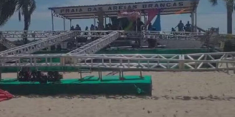 Estrutura de palco de concurso de beleza desaba e deixa cinco pessoas feridas no RS