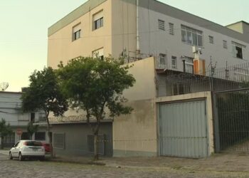 Idosa tem corpo queimado após botijão de gás explodir em prédio de Caxias do Sul