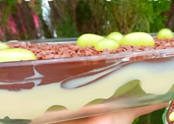 Bombom de uva na travessa