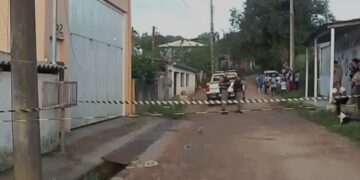 Menino de 11 anos morre após tocar em fio energizado em Viamão