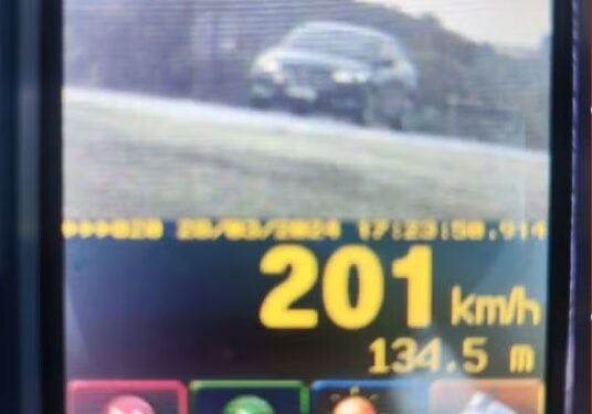 Carro é flagrado a mais de 200 km/h em rodovia do RS; limite é de 110 km/h