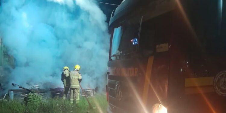 Residência Próxima ao “Desvio do Pedágio” em Farroupilha é consumida pelo fogo