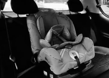 Mãe esquece bebê de 1 ano dentro do carro e criança morre