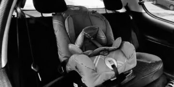 Mãe esquece bebê de 1 ano dentro do carro e criança morre