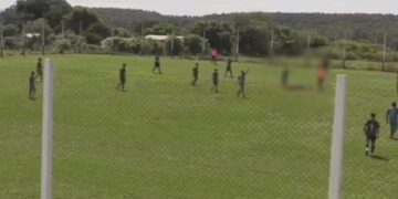 Adolescente morre após desmaiar durante jogo de futebol