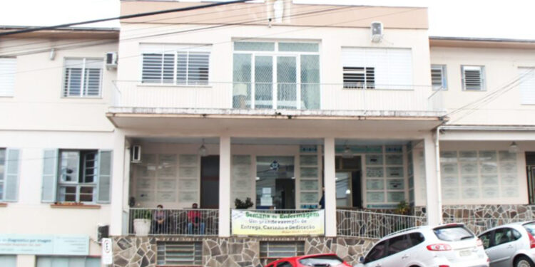 Hospital São José de Antônio Prado enfrenta superlotação em plantão de emergência