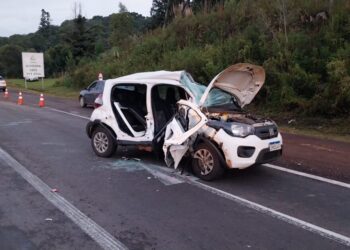 Tragédia na RSC-453: Passageira do Fiat Mobi morre após colisão com caminhão em Farroupilha