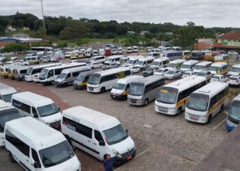 Primeira Pré-Romaria de Vans e Micro-ônibus reúne mais de 130 motoristas no Santuário de Caravaggio