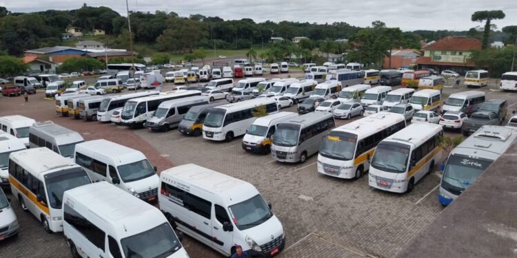 Primeira Pré-Romaria de Vans e Micro-ônibus reúne mais de 130 motoristas no Santuário de Caravaggio