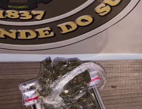 Homem é preso por posse de entorpecentes no Centro de Nova Roma Do Sul