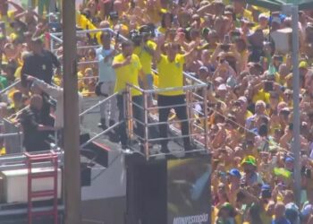 Em ato em Copacabana, Bolsonaro defende bilionário Elon Musk e nega existência de “minuta de golpe”