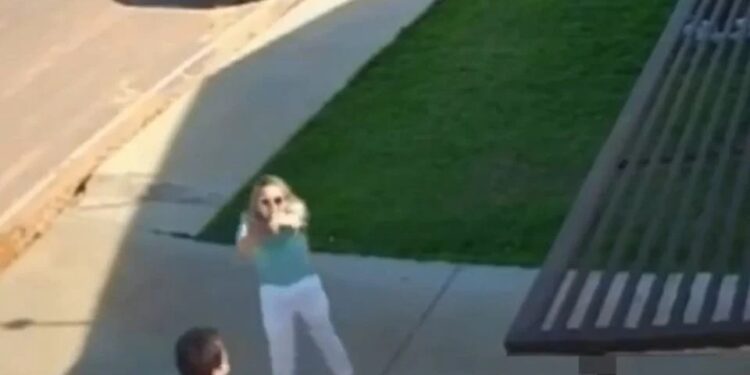 VÍDEO: Mulher sorri para câmera após matar dois idosos e ferir padre no Mato Grosso