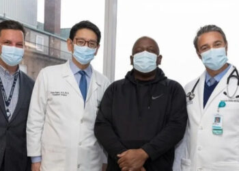 Primeiro paciente a receber rim de porco em transplante deixa hospital; operação foi feita por um médico brasileiro