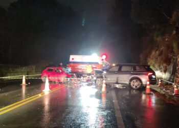 Jovem morre em acidente frontal entre VW Gol e VW Tiguan na ERS-122 em Caxias do Sul