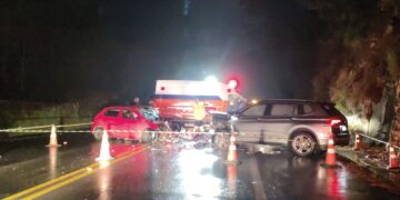 Jovem morre em acidente frontal entre VW Gol e VW Tiguan na ERS-122 em Caxias do Sul