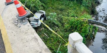 Condutor de Toyota Corolla Despenca da Ponte do Arroio Maestra em Caxias do Sul