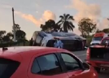 Acidente com ônibus de turismo deixa pelo menos nove mortos e mais de 20 feridos na Bahia