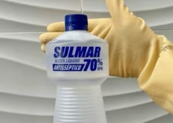 Anvisa volta a proibir venda de álcool líquido 70%