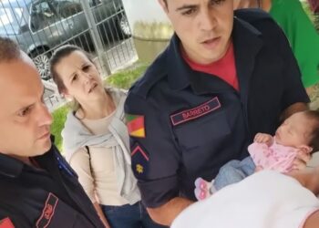 Corpo de Bombeiros e enfermeira salvam bebê de 12 dias em Bento Gonçalves