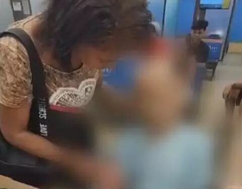 Mulher que levou homem morto em cadeira de rodas para sacar empréstimo em banco é presa no Rio