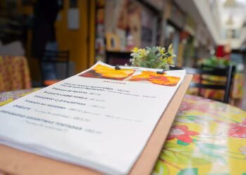 Aprovado projeto que proíbe cardápios exclusivamente digitais nos bares e restaurantes de Porto Alegre