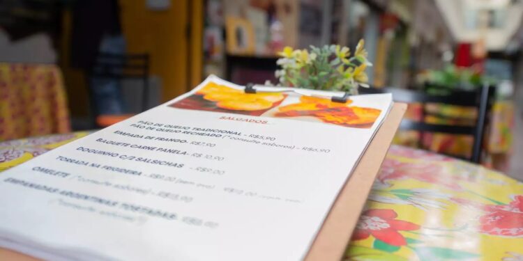 Aprovado projeto que proíbe cardápios exclusivamente digitais nos bares e restaurantes de Porto Alegre