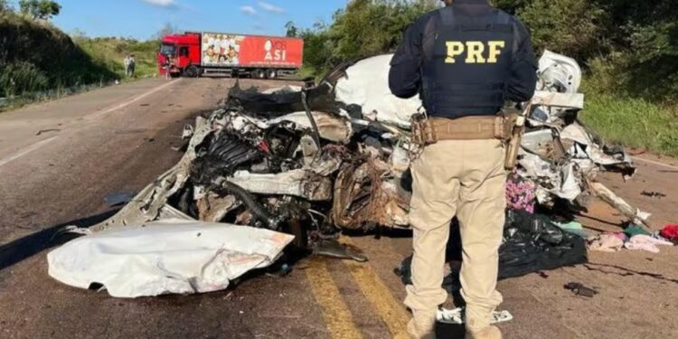 Mãe e filho morrem em grave acidente de trânsito na BR-290, em Arroio dos Ratos
