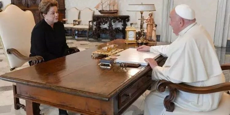 Papa recebe a ex-presidente Dilma Rousseff no Vaticano