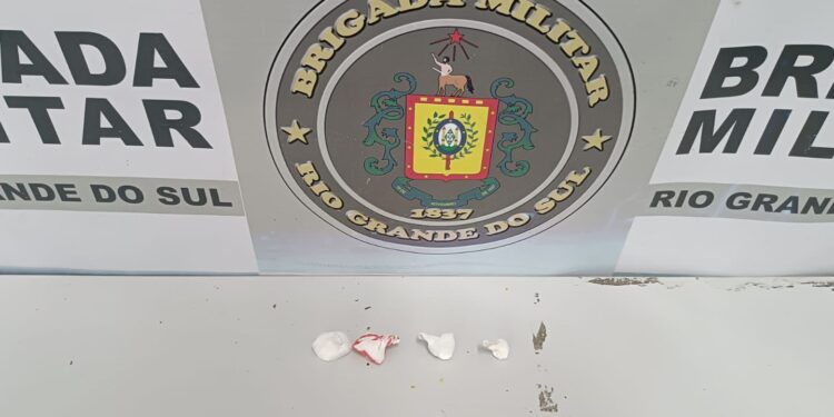 Dupla é presa por posse de entorpecentes em Antônio Prado