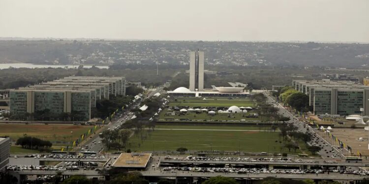 Governo reajusta em 52% auxílio-alimentação de servidores federais