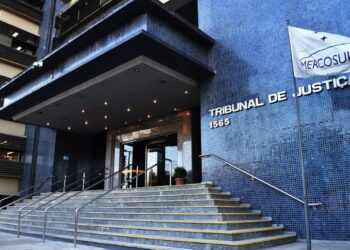 Coletor de lixo mordido por cão na genitália ganha indenização de R$ 22,8 mil no RS