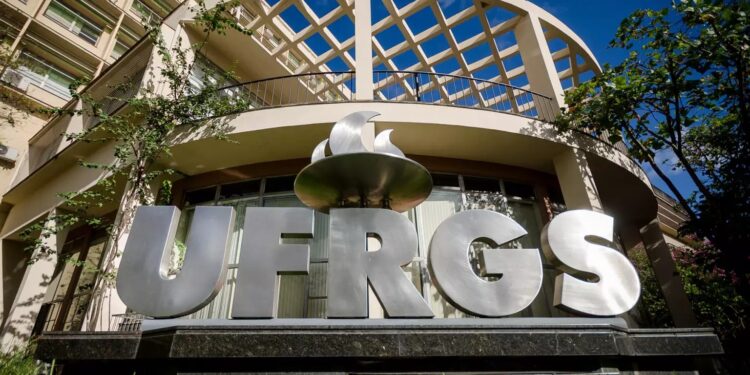 Após revisão de dados, UFRGS é considerada a melhor universidade federal do País