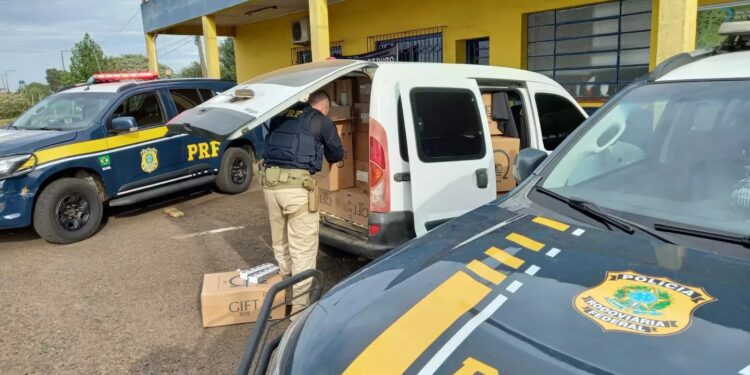 Dois homens são presos com carga de cigarros contrabandeados em Vacaria, na Serra Gaúcha