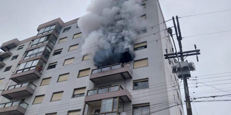 Criança Resgatada de Apartamento em Chamas no Centro de Farroupilha