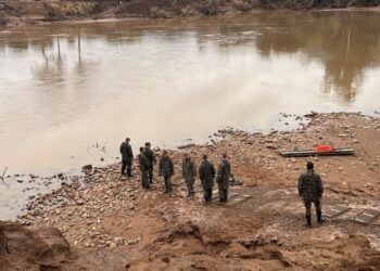 Exército volta a montar passadeira entre Marques de Souza e Travesseiro