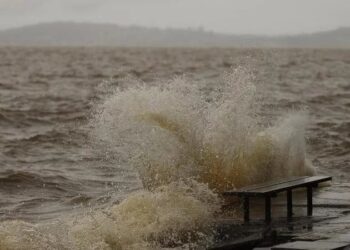 Vento Sul faz Guaíba subir rápido e repique passará de meio metro