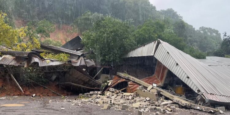 Tragédia em Caxias do Sul: Deslizamento de Terra na Vila Maestra Deixa uma Pessoa Morta e Outra Ferida