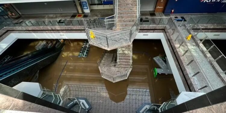 Aeroporto de Porto Alegre deve ficar fechado até o início de agosto