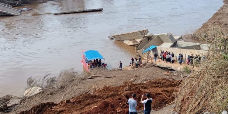 Travessia de balsa no Rio Forqueta, entre Lajeado e Arroio do Meio, somente para emergências neste domingo
