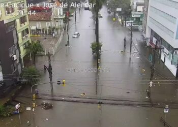 Com forte chuva, alagamentos voltam a atingir ruas e avenidas onde a água já havia baixado em Porto Alegre
