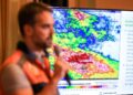 “Não será hora de voltar para casa”, diz governador Eduardo Leite; nova frente fria traz mais chuva e derruba as temperaturas no Rio Grande do Sul